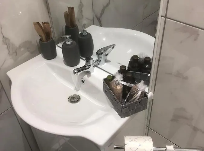 Nicol בית הארחה 3*